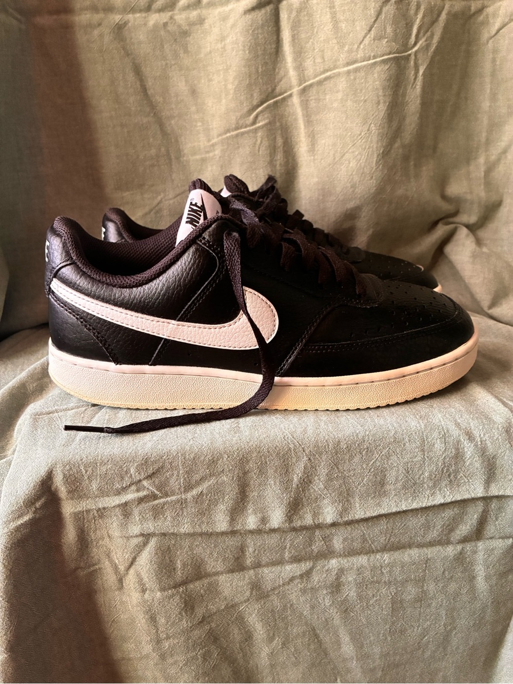 Nike Black Sneakers with White Swoosh - Picture 3 of 16